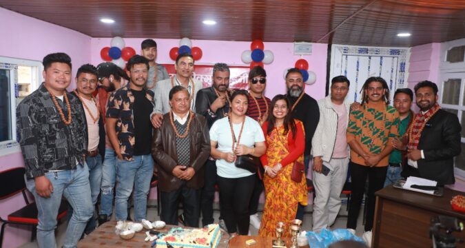 ४ रुपैयाँमा केश काटेर……चौथो वार्षिकोत्सव मनाए