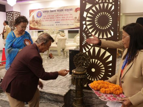 शिक्षाविद् प्रा.डा. सर्वज्ञ भक्त मल्ल खाेपृङ रत्न सम्मान बाट बिभुषित ।
