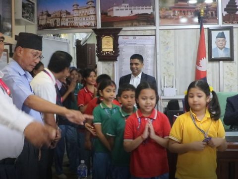 भोटेकोशी बाढी पीडितका लागि जेन्यून सेकेण्डरी स्कुलद्वारा १० लाख ५ हजारभन्दा बढी राहत सहयोग