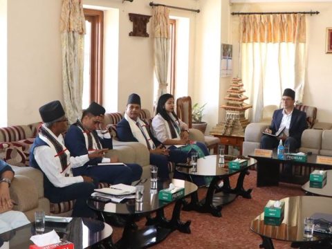 भक्तपुर नगरपालिकाका प्रमुख प्रजापति र काठमाडौं महानपाका कार्यबाहक प्रमुख डंगोलबीच भेट