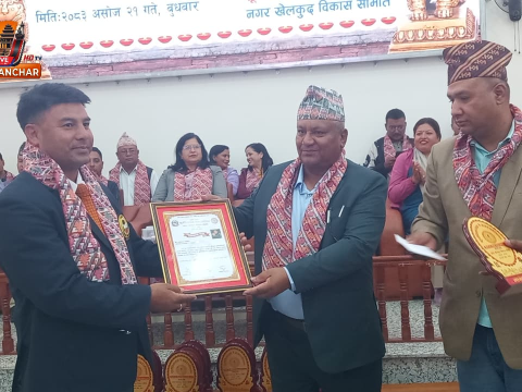 सूर्यविनायकमा उत्कृष्ट खेलाडी तथा प्रशिक्षक सम्मानित: खेलकुद विकासका लागि बजेट अभाव हुन नदिने नगर प्रमुखको प्रतिबद्धता