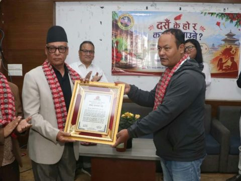 इतिहासविद् डा. प्रा. पुरुषोत्तमलोचन श्रेष्ठ रेडियो जनसञ्चार र जनसञ्चार टेलिभिजनद्वारा सम्मानित