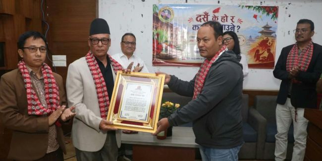इतिहासविद् डा. प्रा. पुरुषोत्तमलोचन श्रेष्ठ रेडियो जनसञ्चार र जनसञ्चार टेलिभिजनद्वारा सम्मानित