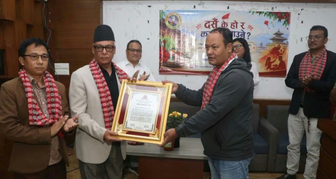 इतिहासविद् डा. प्रा. पुरुषोत्तमलोचन श्रेष्ठ रेडियो जनसञ्चार र जनसञ्चार टेलिभिजनद्वारा सम्मानित